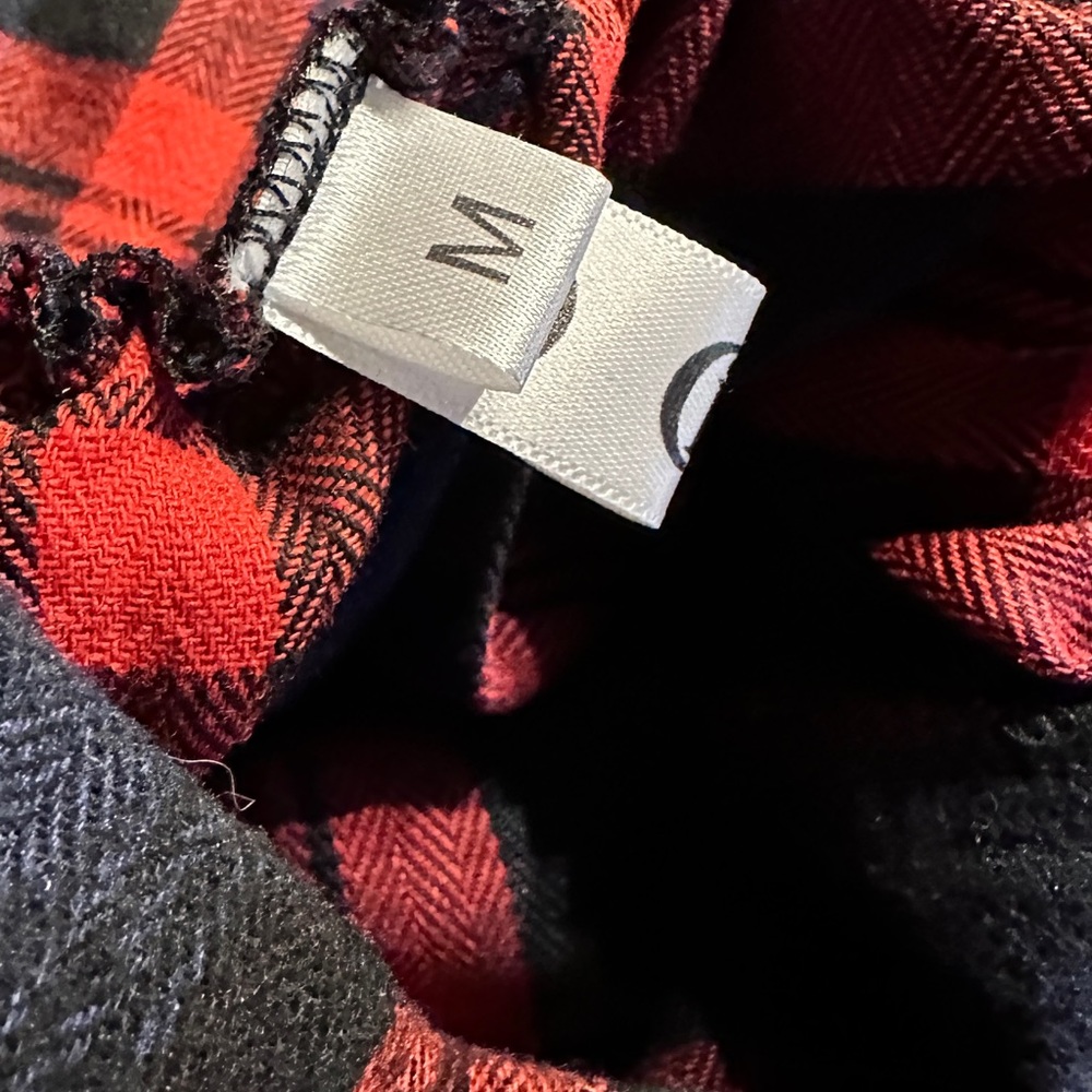 Red, blue and black plaid modern skirt. - Picture 7 of 9